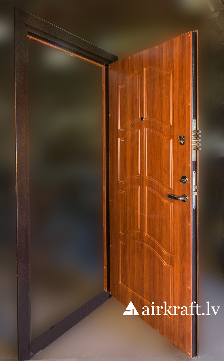 Metāla durvis 2 mm ar MDF apdari — modelis 01